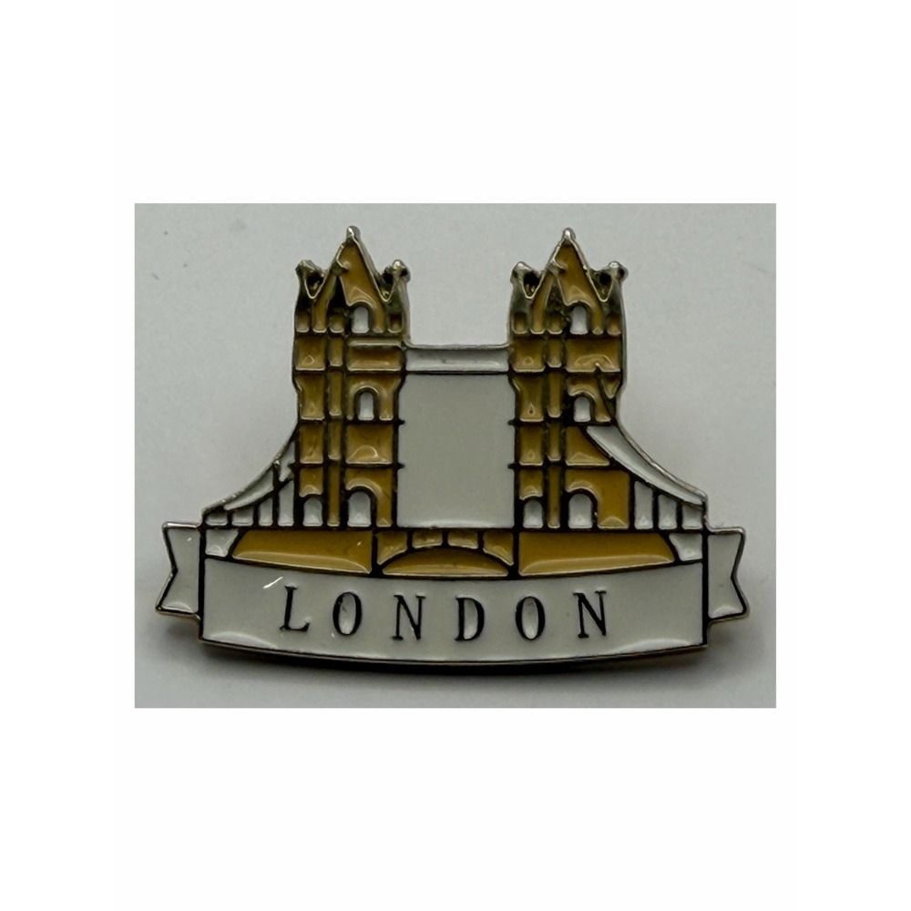 Burberry London Tower Bridge Enamel Pin Badge Gold Cream Souvenir Collectible